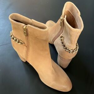 Adrienne Vittadini tan boots never worn